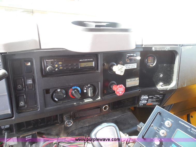 image for item K7521 2000 International 4900 dump truck