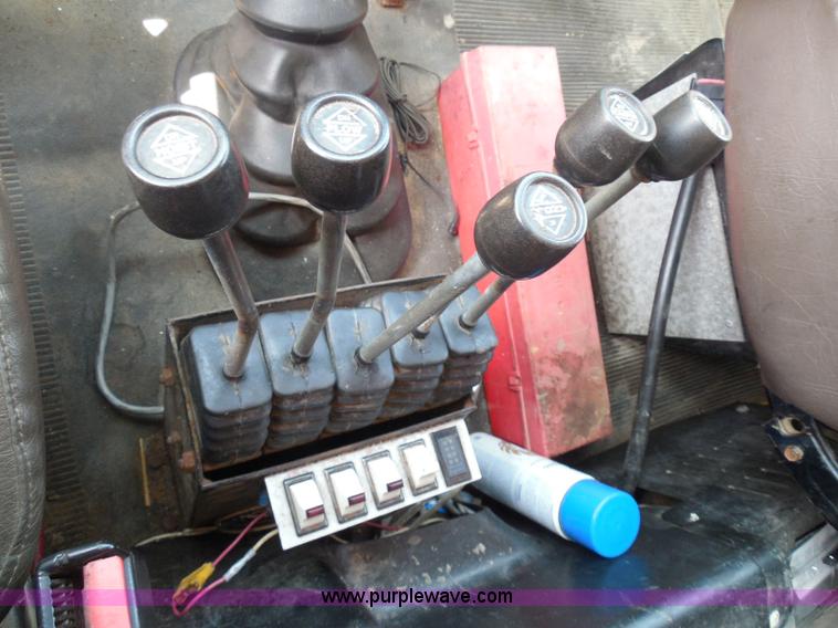 image for item K7521 2000 International 4900 dump truck