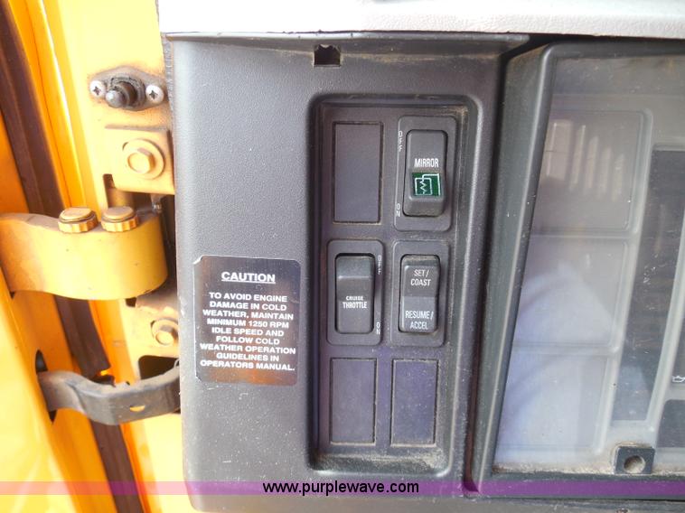 image for item K7521 2000 International 4900 dump truck