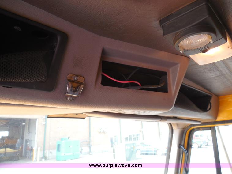 image for item K7521 2000 International 4900 dump truck