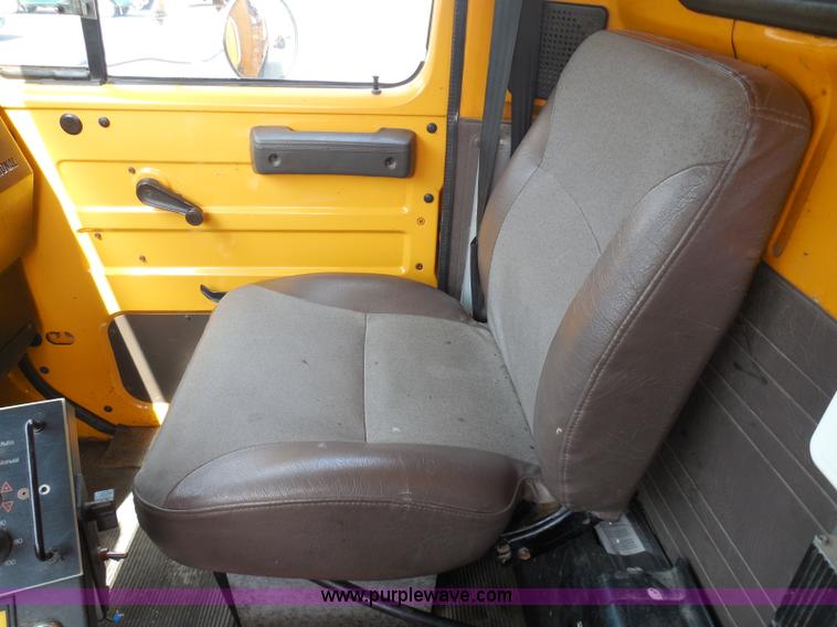 image for item K7521 2000 International 4900 dump truck