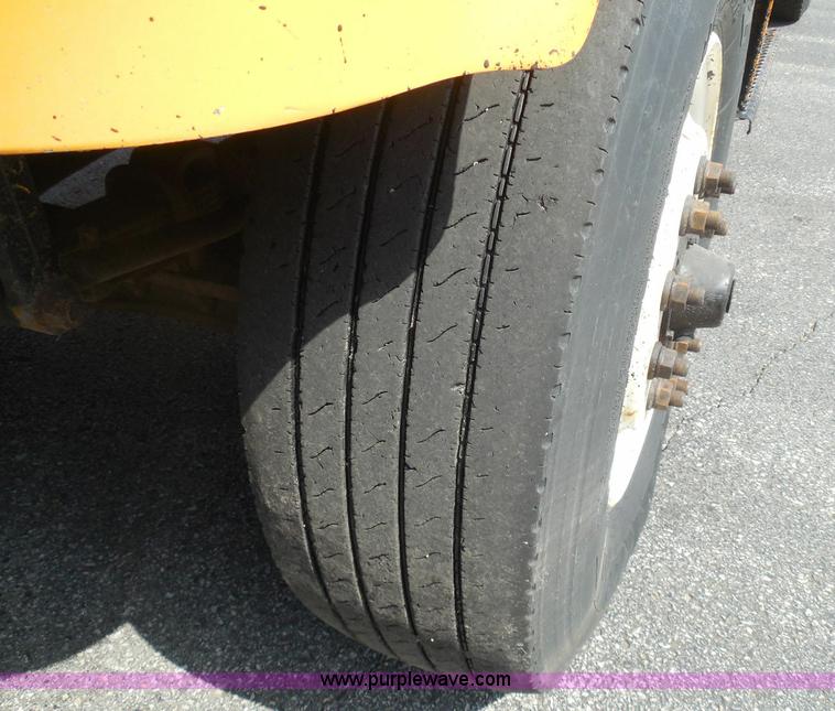 image for item K7521 2000 International 4900 dump truck