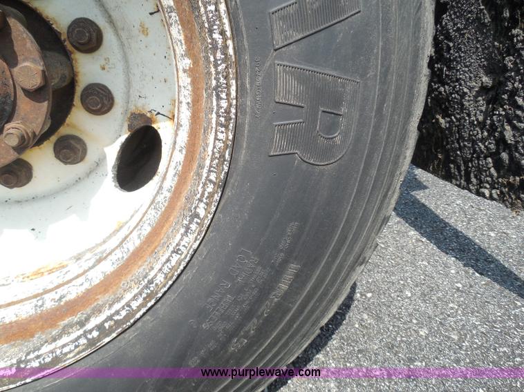 image for item K7521 2000 International 4900 dump truck