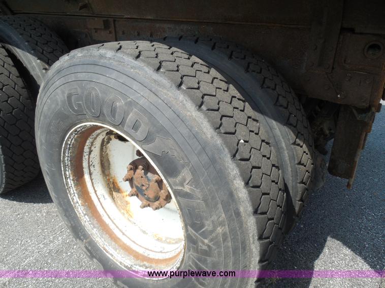 image for item K7521 2000 International 4900 dump truck