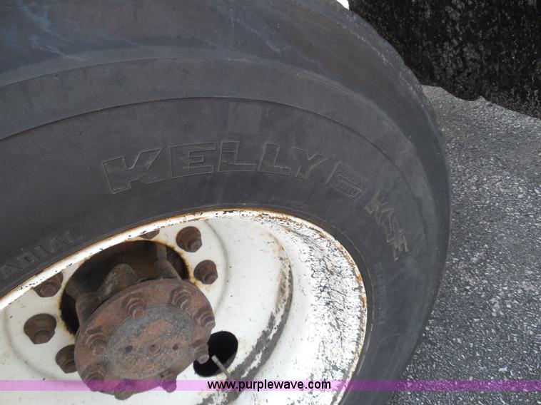 image for item K7521 2000 International 4900 dump truck