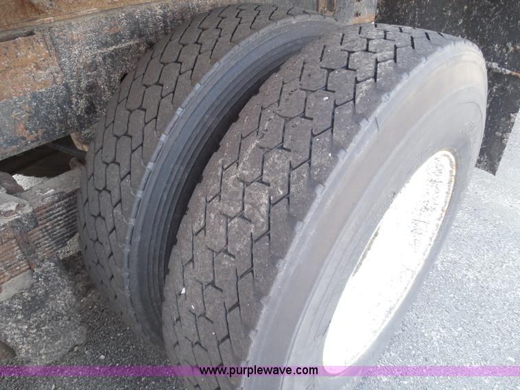 image for item K7521 2000 International 4900 dump truck