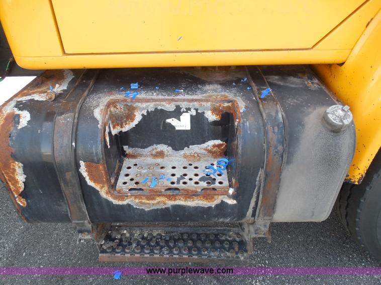 image for item K7521 2000 International 4900 dump truck