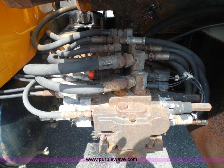 image for item K7521 2000 International 4900 dump truck