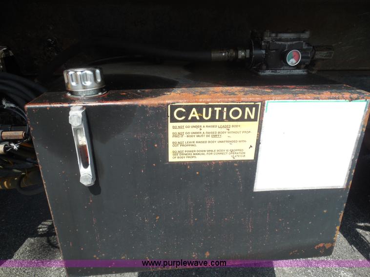 image for item K7521 2000 International 4900 dump truck