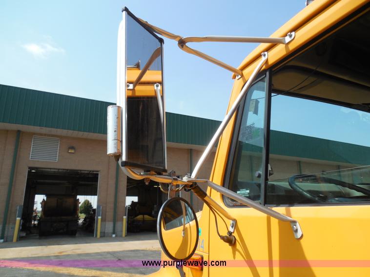 image for item K7521 2000 International 4900 dump truck