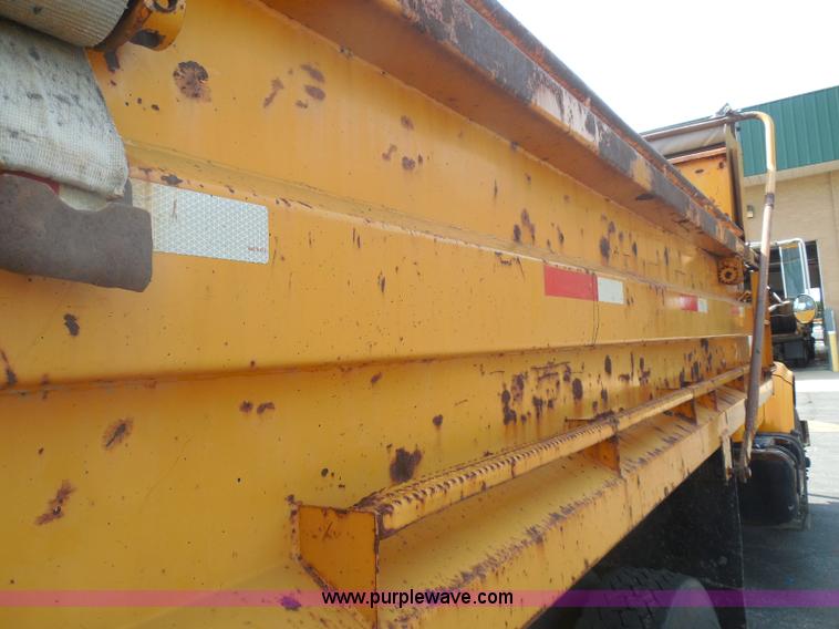 image for item K7521 2000 International 4900 dump truck