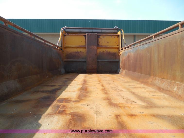 image for item K7521 2000 International 4900 dump truck