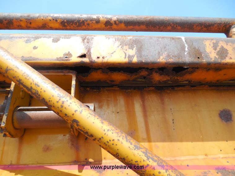 image for item K7521 2000 International 4900 dump truck