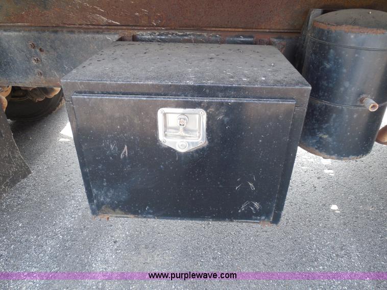 image for item K7521 2000 International 4900 dump truck