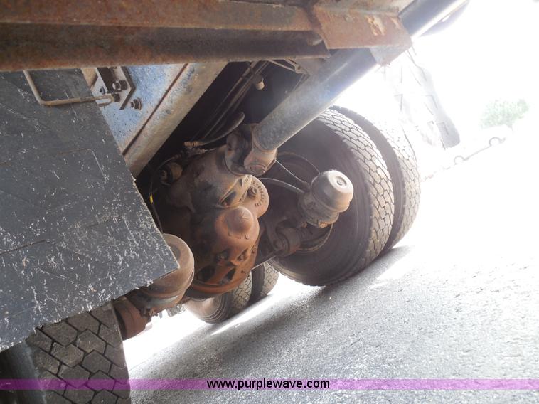 image for item K7521 2000 International 4900 dump truck