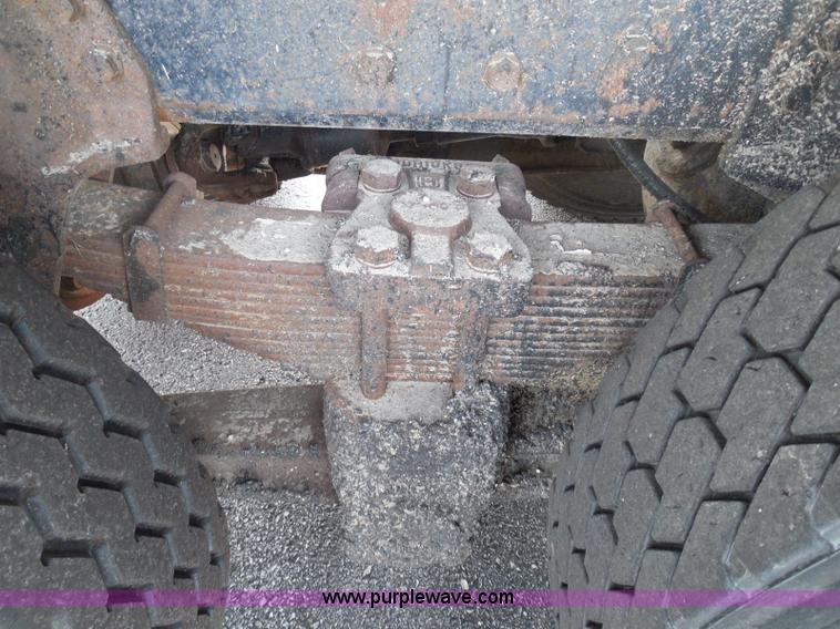 image for item K7521 2000 International 4900 dump truck