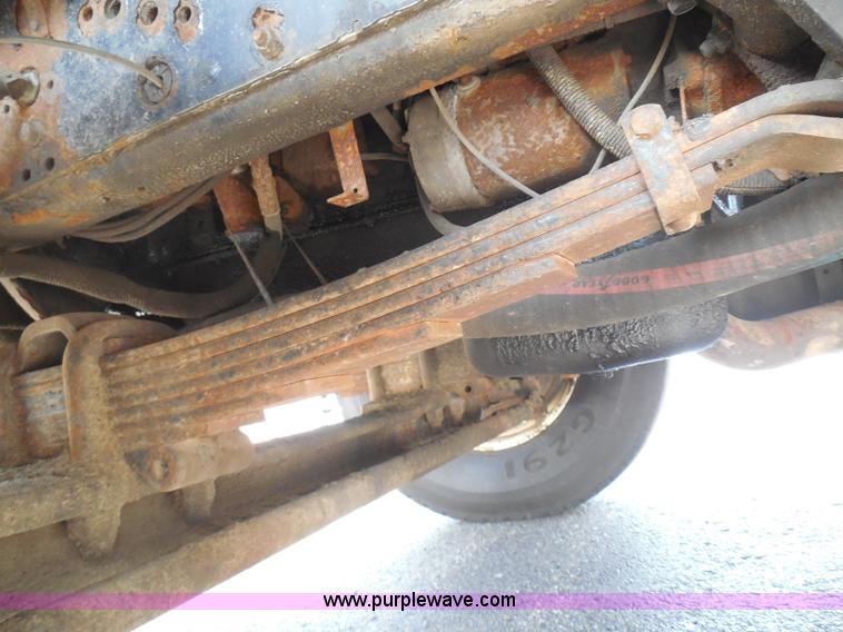 image for item K7521 2000 International 4900 dump truck