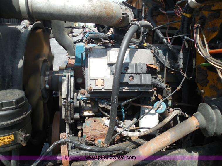 image for item K7521 2000 International 4900 dump truck