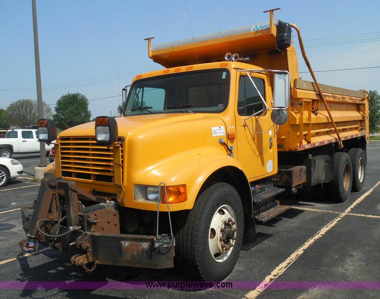 image for item K7522 2000 International 4900 dump truck