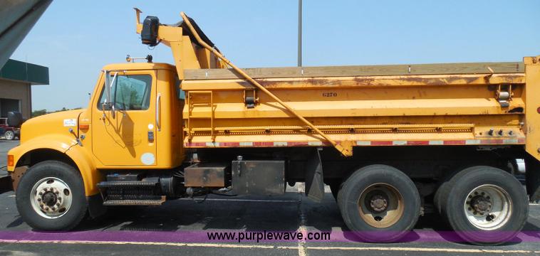 image for item K7522 2000 International 4900 dump truck