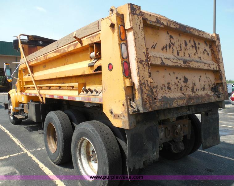 image for item K7522 2000 International 4900 dump truck