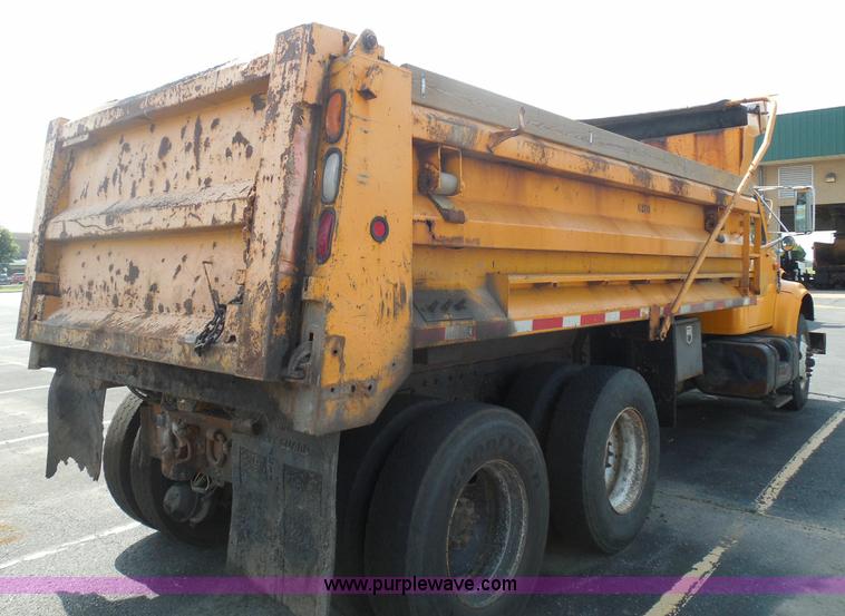 image for item K7522 2000 International 4900 dump truck