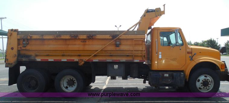 image for item K7522 2000 International 4900 dump truck