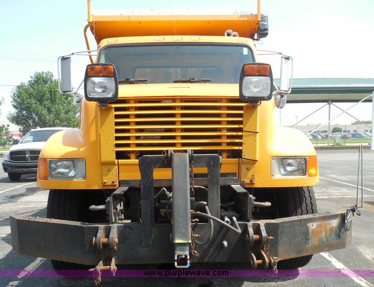 image for item K7522 2000 International 4900 dump truck