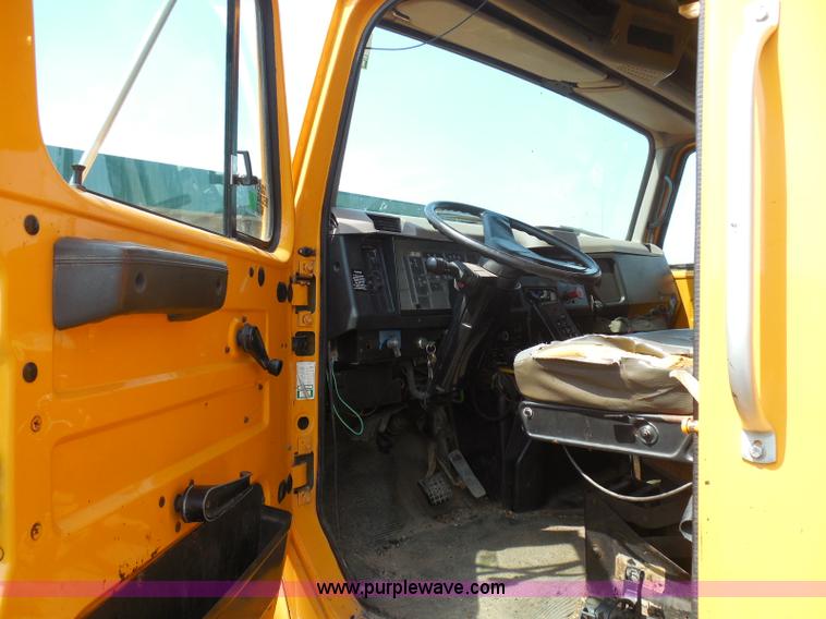image for item K7522 2000 International 4900 dump truck