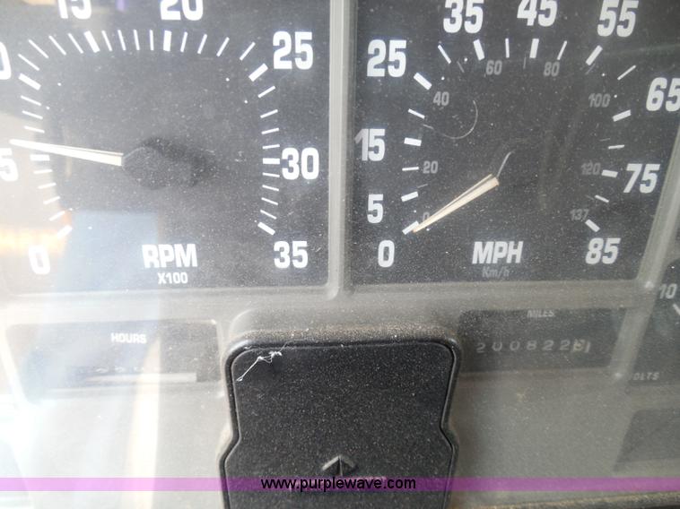 image for item K7522 2000 International 4900 dump truck