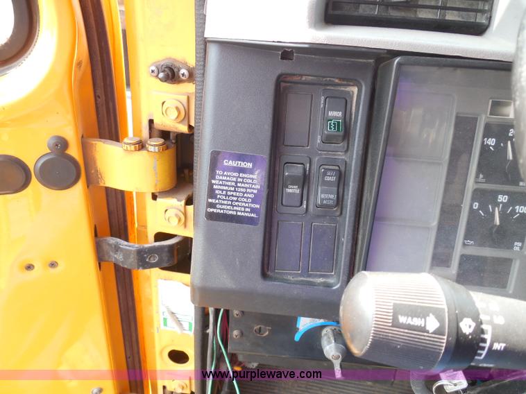 image for item K7522 2000 International 4900 dump truck