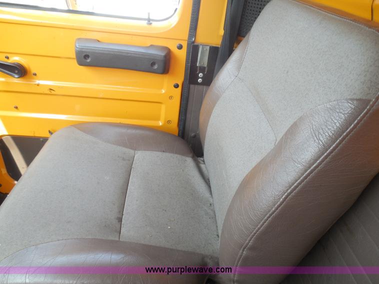 image for item K7522 2000 International 4900 dump truck