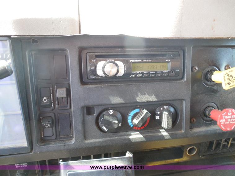 image for item K7522 2000 International 4900 dump truck