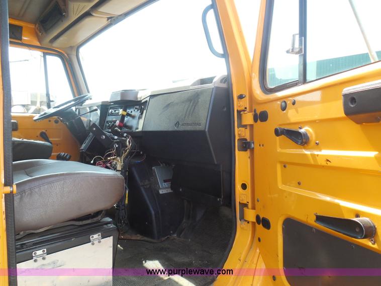 image for item K7522 2000 International 4900 dump truck