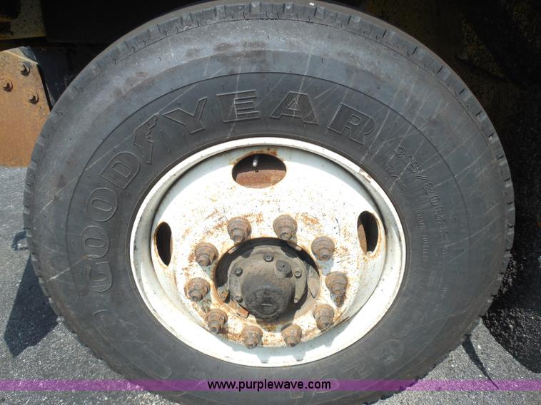 image for item K7522 2000 International 4900 dump truck