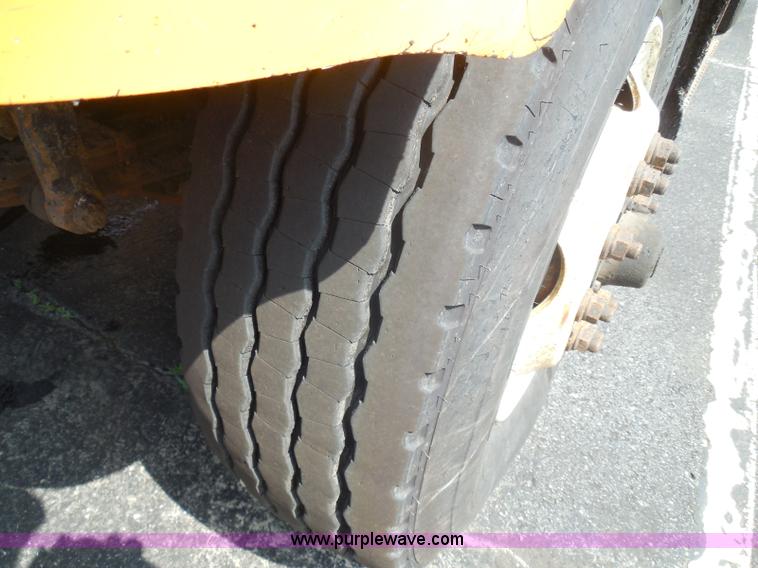 image for item K7522 2000 International 4900 dump truck