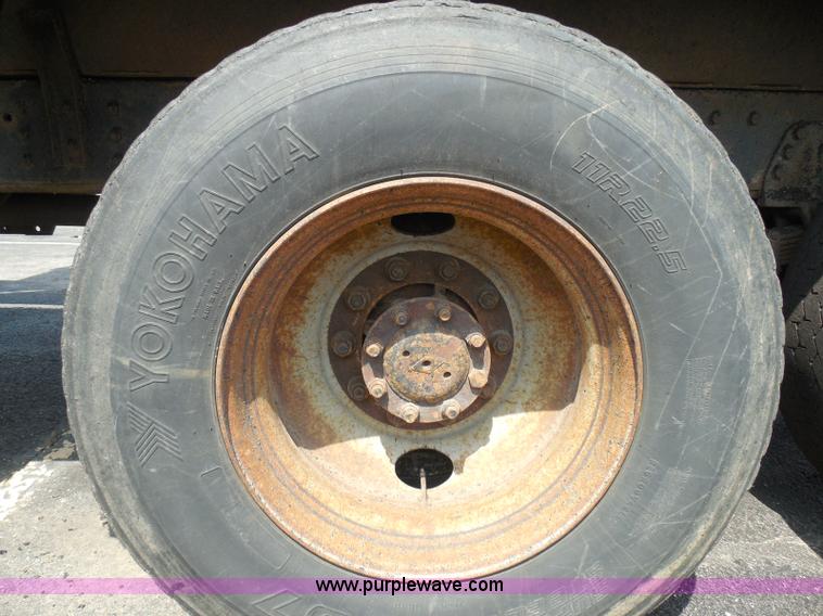 image for item K7522 2000 International 4900 dump truck