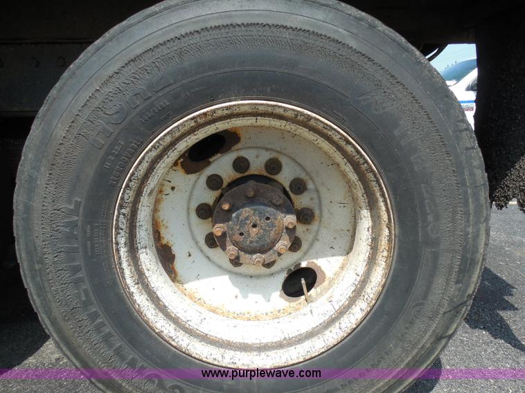 image for item K7522 2000 International 4900 dump truck