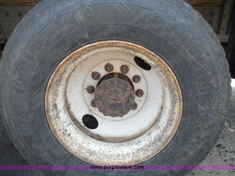 image for item K7522 2000 International 4900 dump truck