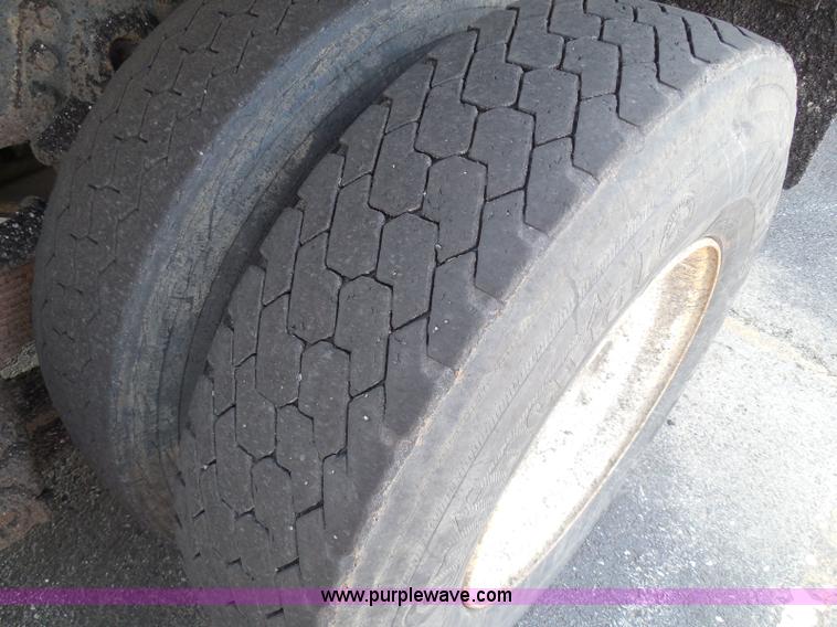 image for item K7522 2000 International 4900 dump truck