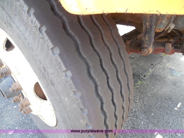 image for item K7522 2000 International 4900 dump truck