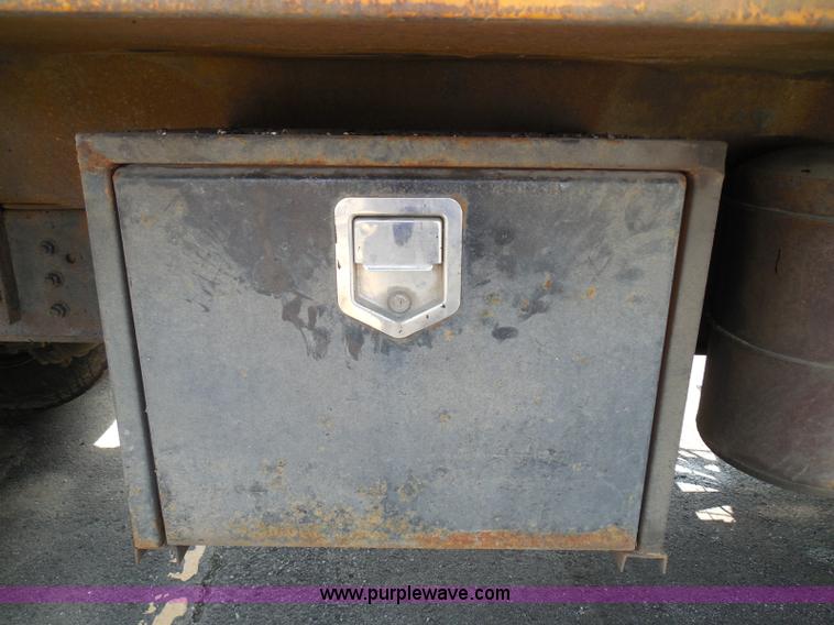 image for item K7522 2000 International 4900 dump truck