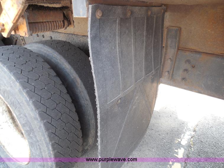 image for item K7522 2000 International 4900 dump truck