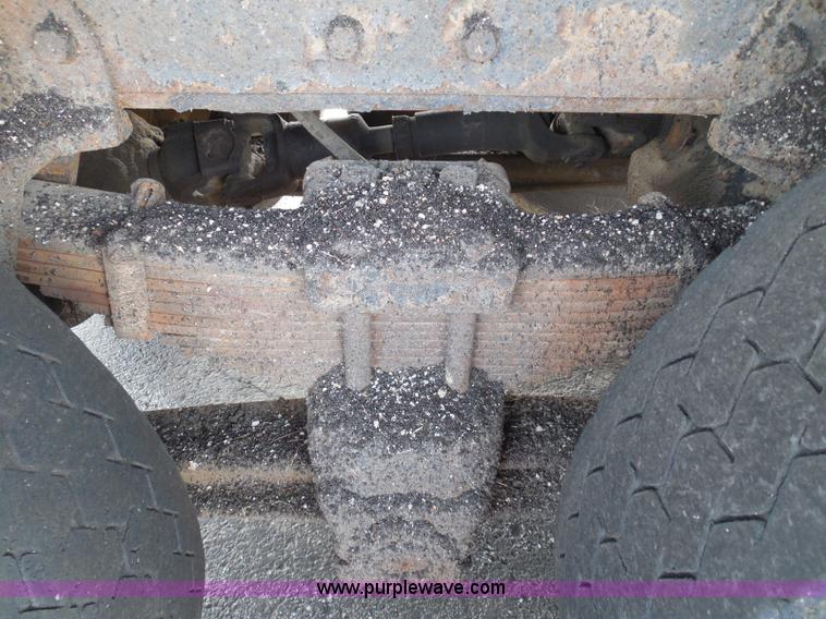 image for item K7522 2000 International 4900 dump truck