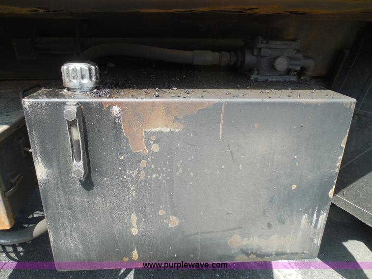 image for item K7522 2000 International 4900 dump truck