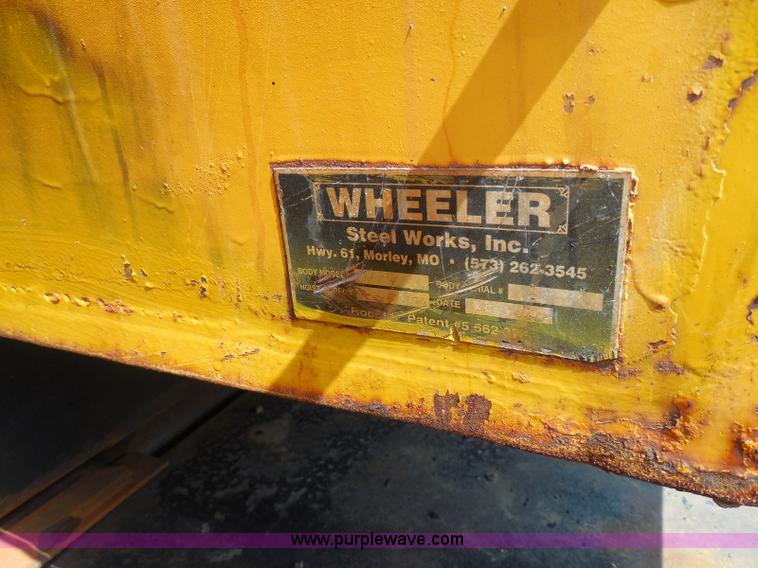 image for item K7522 2000 International 4900 dump truck