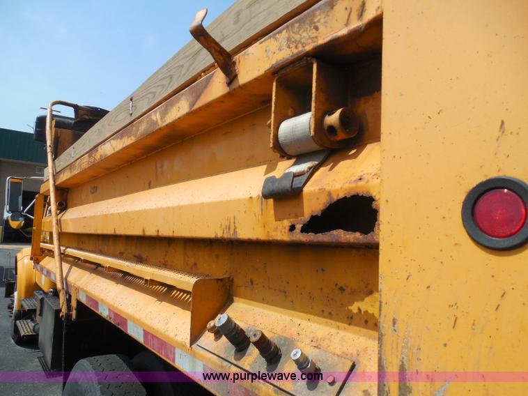image for item K7522 2000 International 4900 dump truck