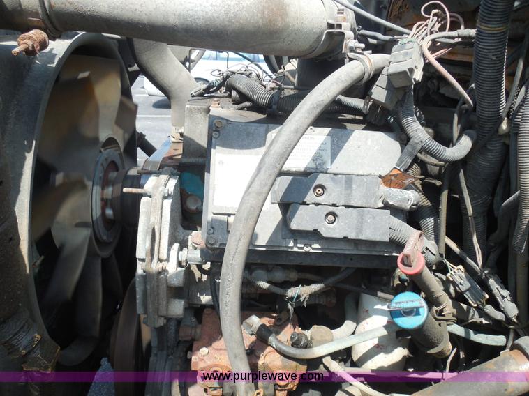 image for item K7522 2000 International 4900 dump truck