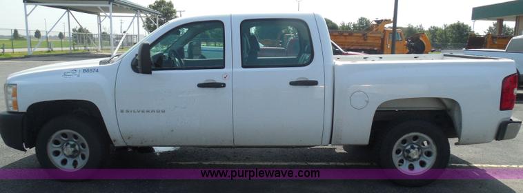 image for item K7523 2008 Chevrolet Silverado 1500 Crew Cab pickup truck