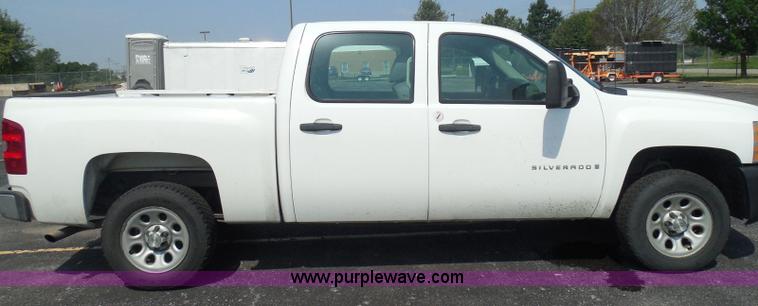 image for item K7523 2008 Chevrolet Silverado 1500 Crew Cab pickup truck